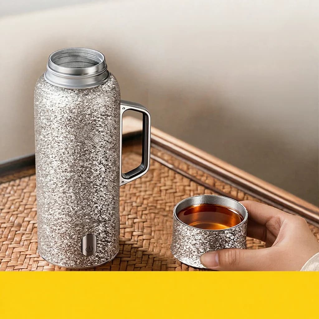 Titanska grijana izolirana šalica s ručkom 680ml poklon kutija